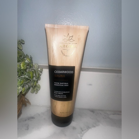 Bath & Body Works Aromatherapy Cedarwood Sauna Body Cream 8oz - Picture 1 of 3
